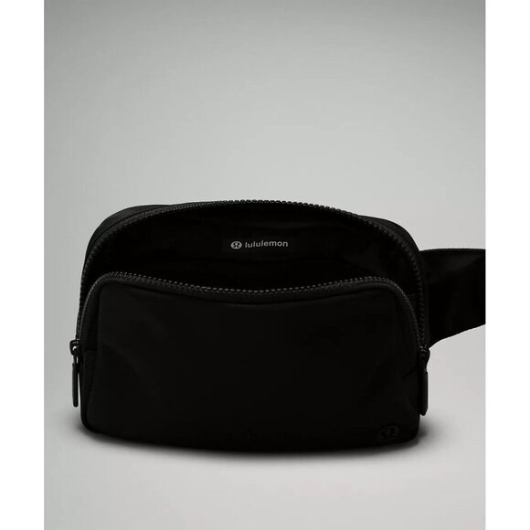 Everywhere Belt Bag Large 2L - Black/Black - Picture 5 of 6